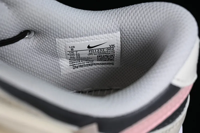 All Categories Nk SB Dunk Series Nk SB Dunk Low Low-top Sneakers Nk Dunk Low Panda Prank-Summer Theme Pink Lover Smoked Cappuccino SB Strappy Low-top Casual Sneakers FD1232-002